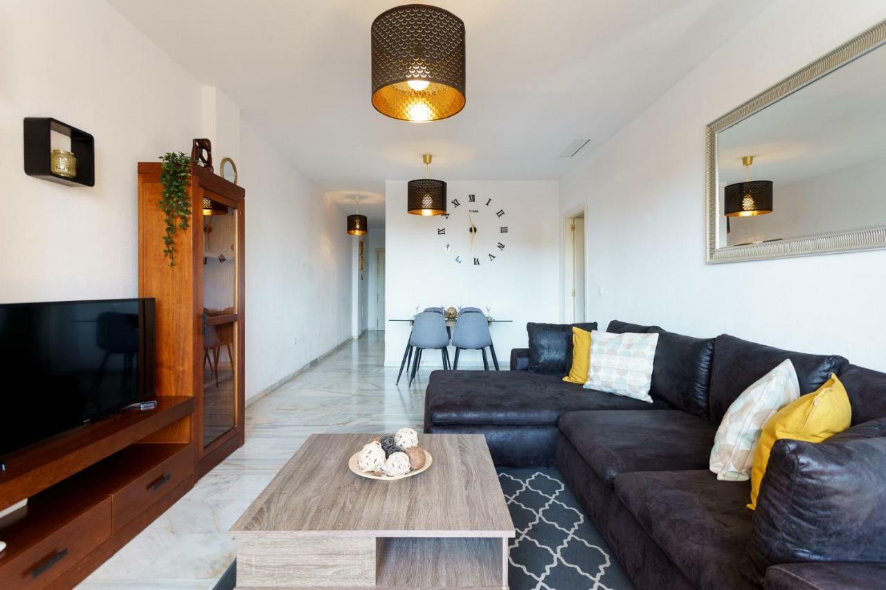 Spacious Beachfront Flat With Sea Views And Private Indoor Parking Benalmádena Exterior foto