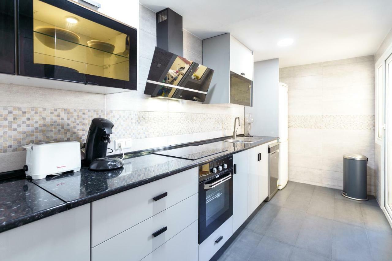 Spacious Beachfront Flat With Sea Views And Private Indoor Parking Benalmádena Exterior foto