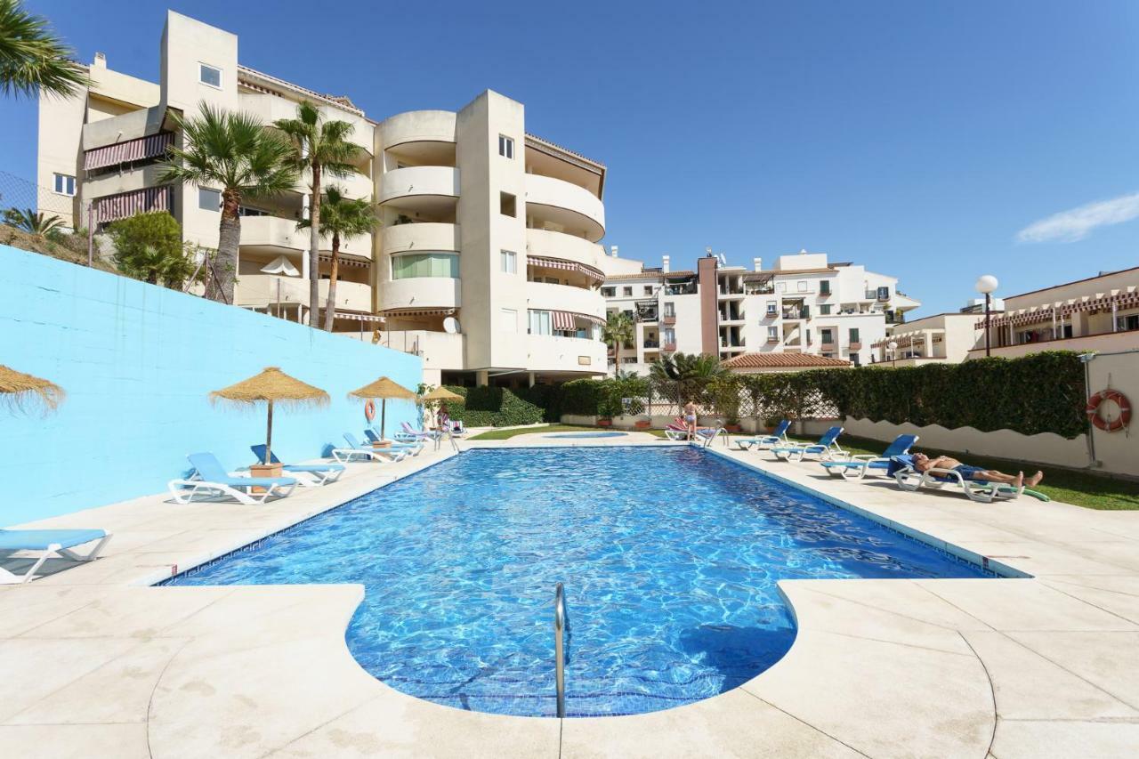 Spacious Beachfront Flat With Sea Views And Private Indoor Parking Benalmádena Exterior foto