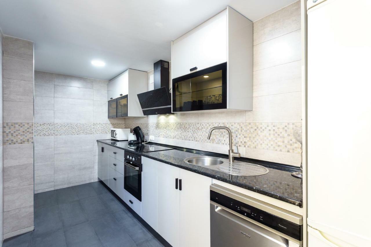 Spacious Beachfront Flat With Sea Views And Private Indoor Parking Benalmádena Exterior foto