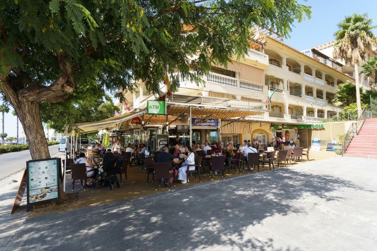 Spacious Beachfront Flat With Sea Views And Private Indoor Parking Benalmádena Exterior foto